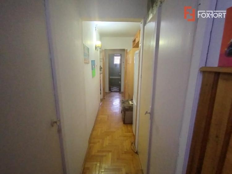 Apartament cu 3 camere decomandat, mobilat în Girocului