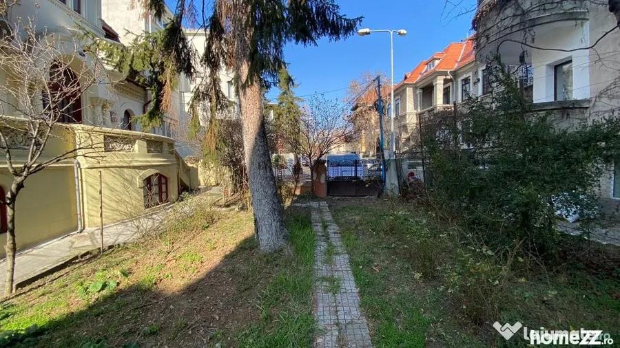 Casă cu 7 camere cu Teren 383 Mp în Cișmigiu