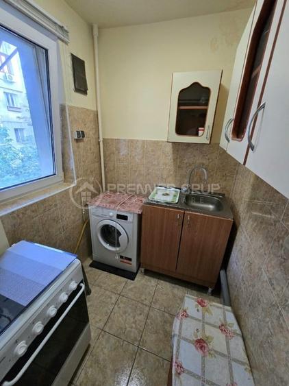 Garsonieră decomandată în Podu Roș