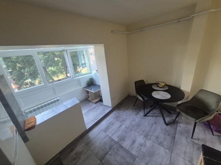 Garsonieră decomandată în Moara de foc