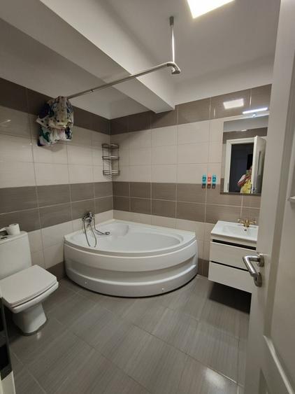 Apartament cu 3 camere decomandat în Fundeni