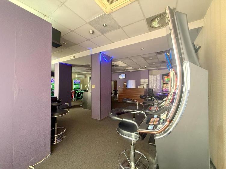 Spațiu comercial, de 152.35000610352 mp, în Soarelui