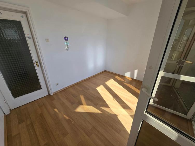 Apartament cu 3 camere decomandat în Gara de Nord