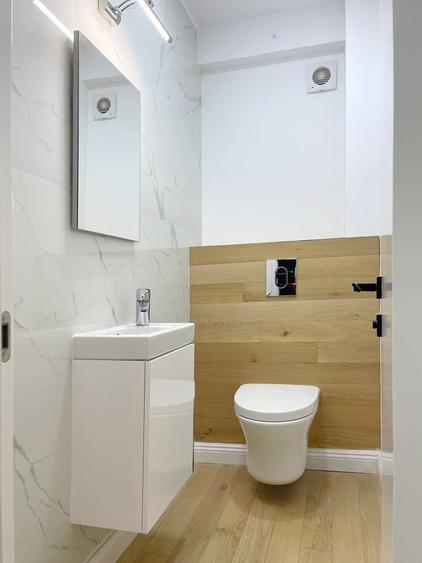 Apartament cu 3 camere decomandat în Polonă