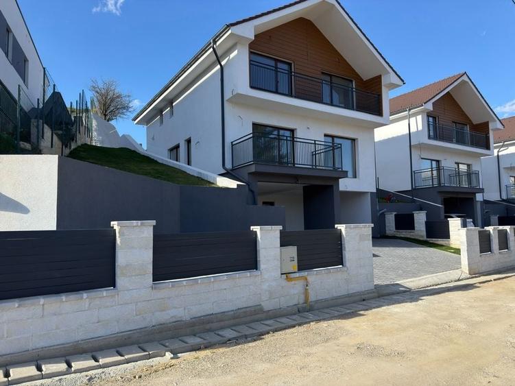 Casă cu 4 camere în Feleacu