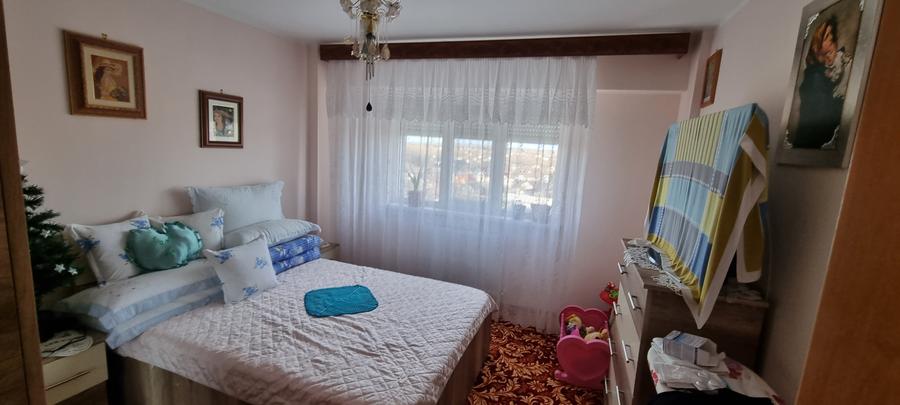 Apartament cu 4 camere decomandat în Central