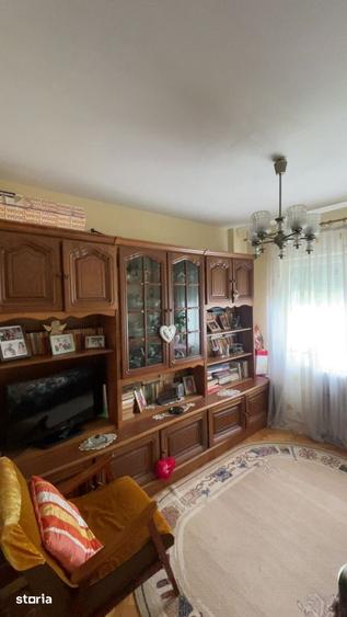 Apartament cu 4 camere decomandat, mobilat în Central
