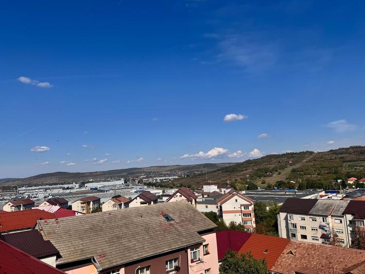 Apartament cu 3 camere decomandat în Exterior Vest