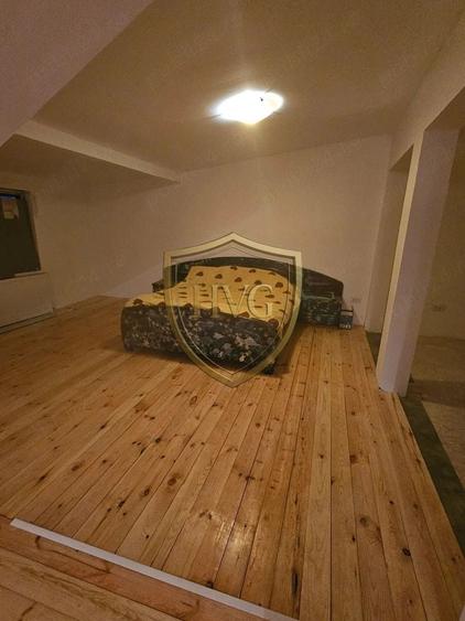 Casă individuală cu 5 camere cu Teren 280 Mp în Central