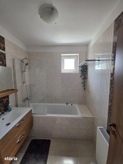 Apartament cu 3 camere în Cetate
