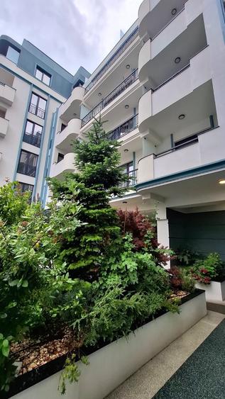 Apartament cu 4 camere decomandat în Pipera