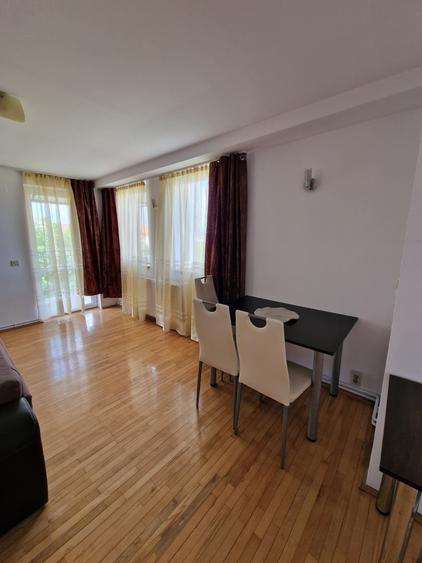 Apartament cu 3 camere semidecomandat în Zorilor