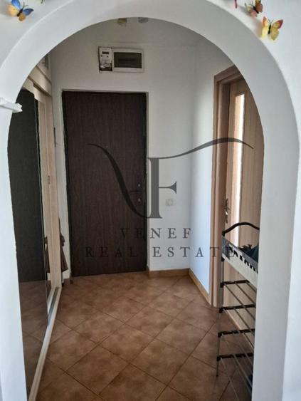 Apartament cu 3 camere semidecomandat în Colentina