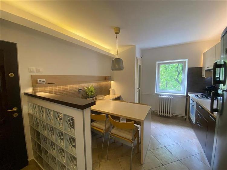 Apartament cu 4 camere semidecomandat, mobilat în Grigorescu