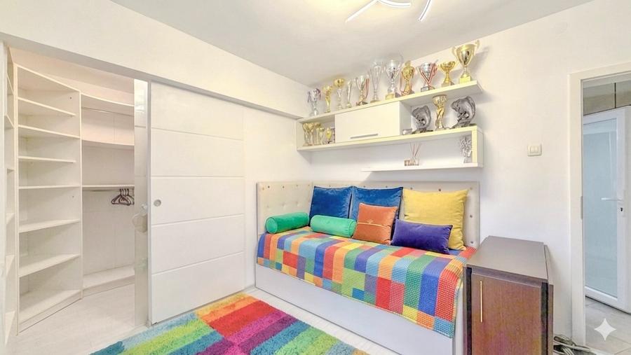 Penthouse cu 4 camere decomandat, mobilat în Gemenii
