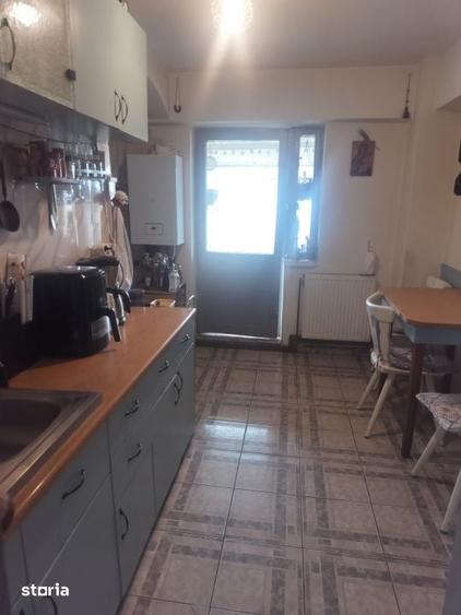 Apartament cu 3 camere decomandat în Siloz