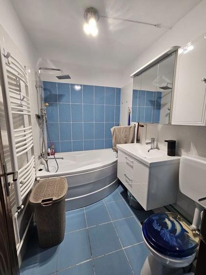 Apartament cu 4 camere semidecomandat în Central