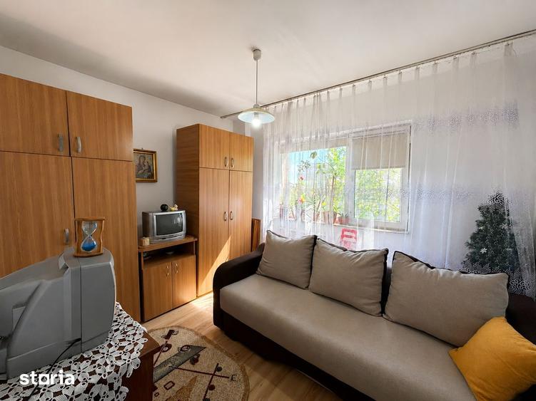 Apartament cu 3 camere semidecomandat în Inel I