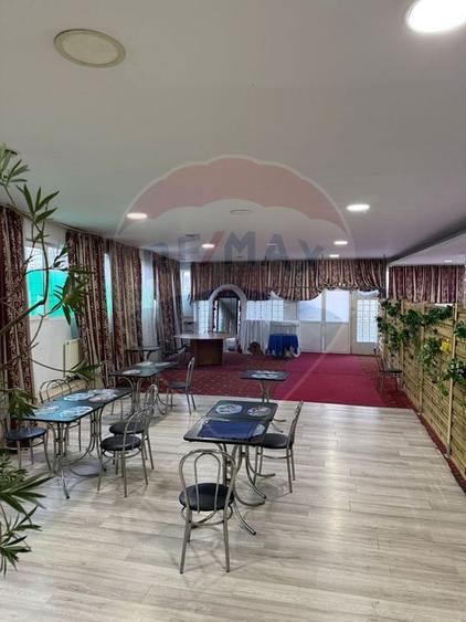 Casă cu 8 camere cu Teren 462 Mp în Central