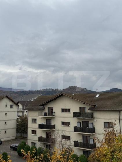 Apartament cu 3 camere semidecomandat, mobilat în Râșnov
