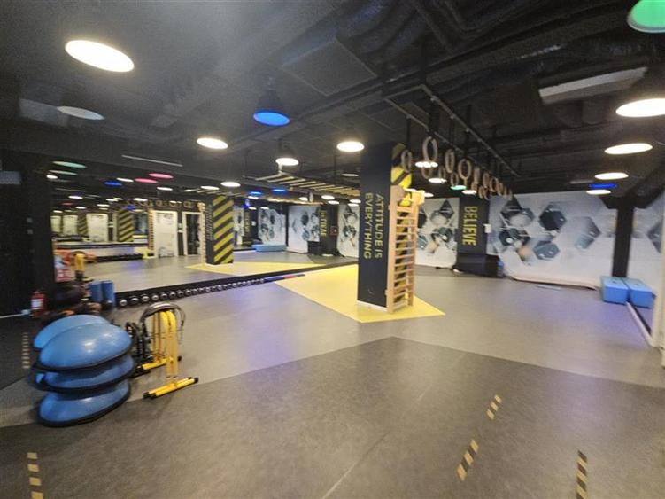 Spațiu comercial, de 140 mp, în P-ța Victoriei