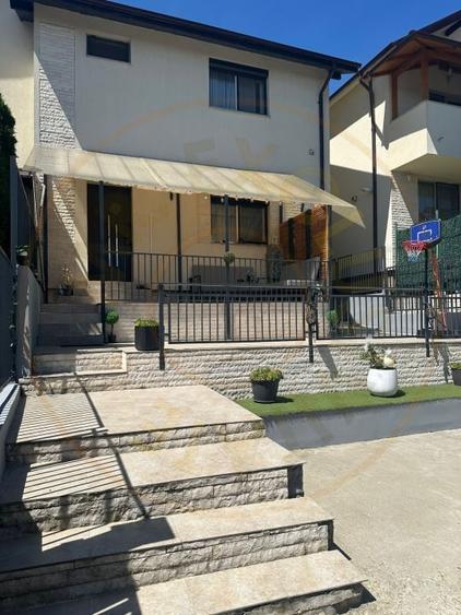 Duplex cu 5 camere cu Canalizare în Trivale