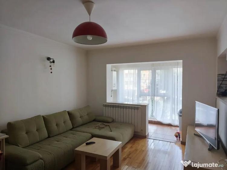 Apartament cu 2 camere decomandat în Republicii