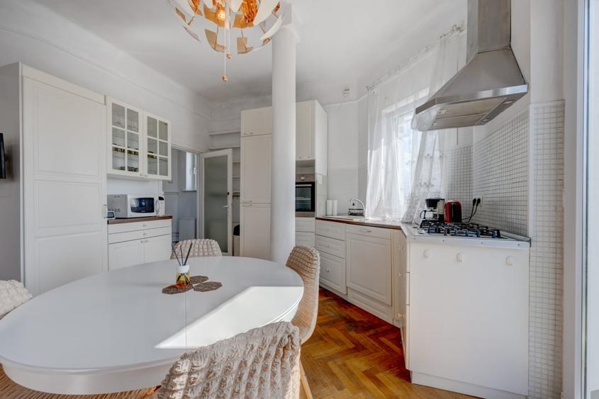 Apartament cu 2 camere semidecomandat, mobilat în P-ța Romană