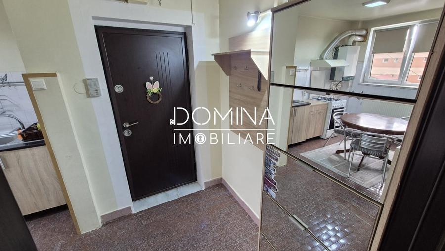 Apartament cu 3 camere semidecomandat, mobilat în 1 Mai
