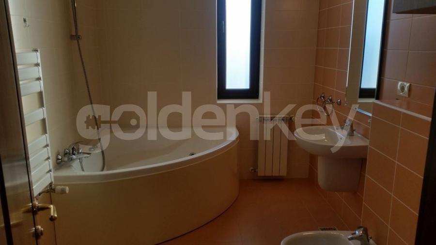 Apartament cu 4 camere decomandat în Floreasca