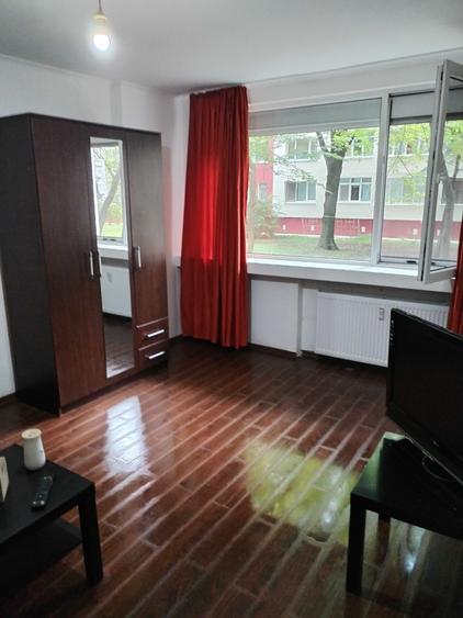 Garsonieră decomandată în Central