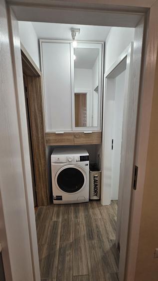 Apartament cu 3 camere semidecomandat, mobilat în Girocului