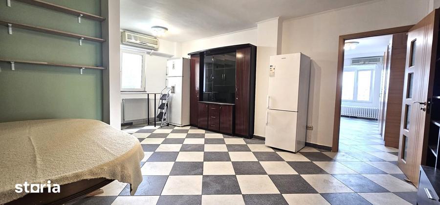 Apartament cu 3 camere, mobilat în Decebal
