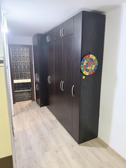Apartament cu 3 camere decomandat în Nicolina