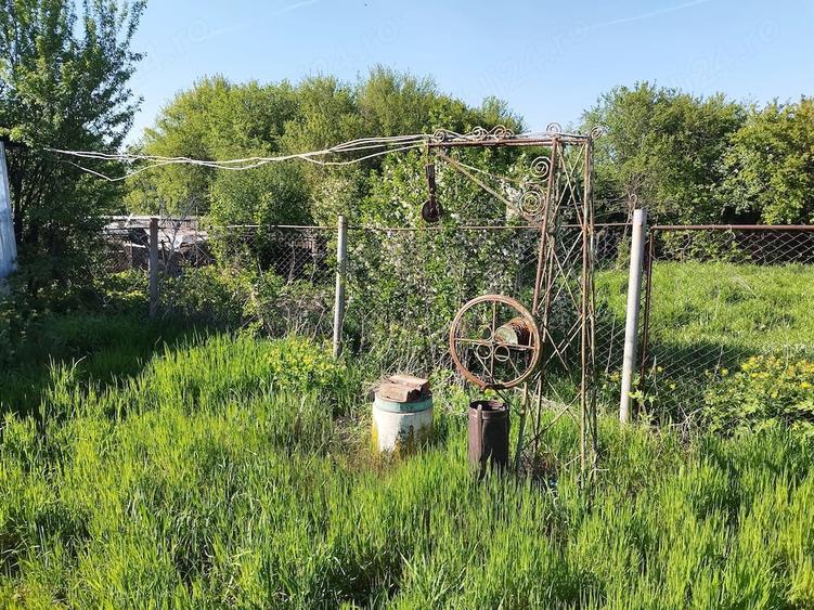 Casă cu 3 camere cu Teren 3500 Mp în Slobozia