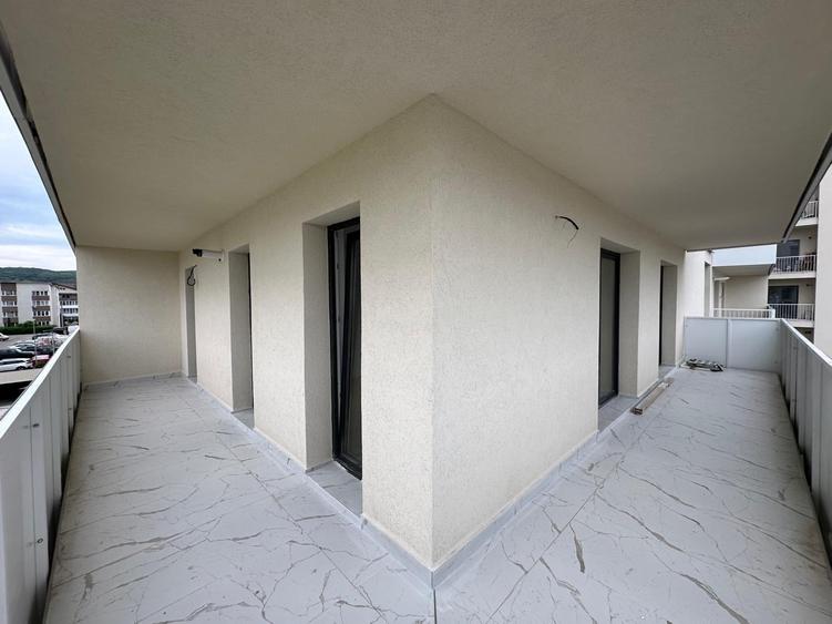 Apartament cu 3 camere semidecomandat în Florești