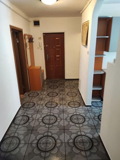 Apartament cu 3 camere decomandat, mobilat în Vatra Luminoasă