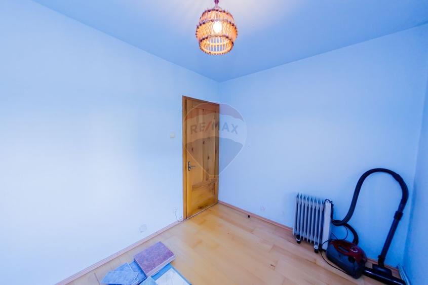 Apartament cu 4 camere decomandat, mobilat în Republicii