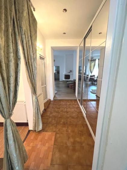 Apartament cu 4 camere, mobilat în Ultracentral