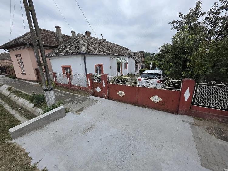 Casă cu 4 camere cu Teren 1900 Mp în Poiana Mare