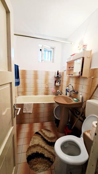 Apartament cu 2 camere semidecomandat, mobilat în Bumbești-Jiu