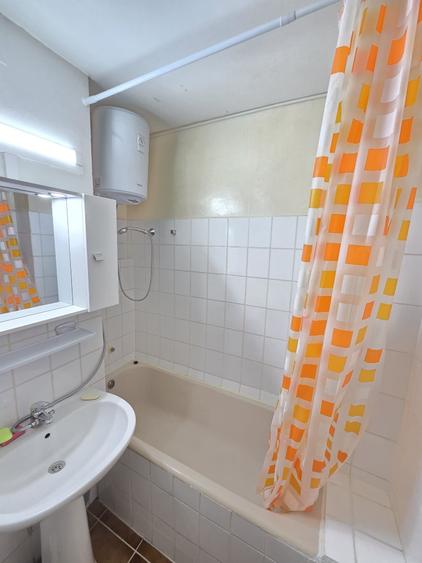 Apartament cu 2 camere semidecomandat în Văcăresti