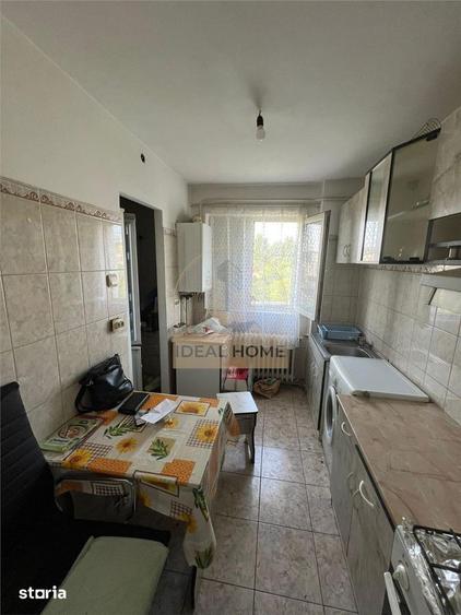 Apartament cu 3 camere decomandat în Podul de Piatră