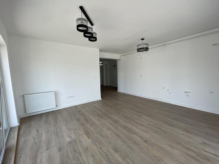 Apartament cu 4 camere decomandat în Dâmbul Rotund
