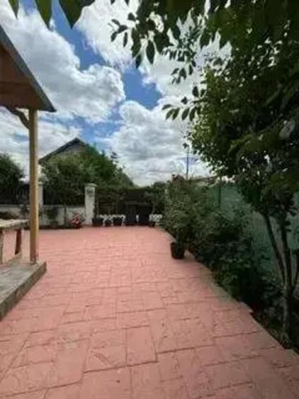 Casă cu 4 camere cu Canalizare în Exterior Vest