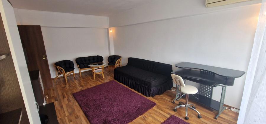 Apartament cu 2 camere decomandat în Trocadero