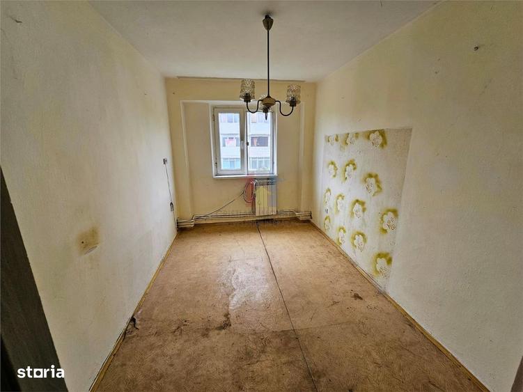 Apartament cu 4 camere decomandat în Viziru 3
