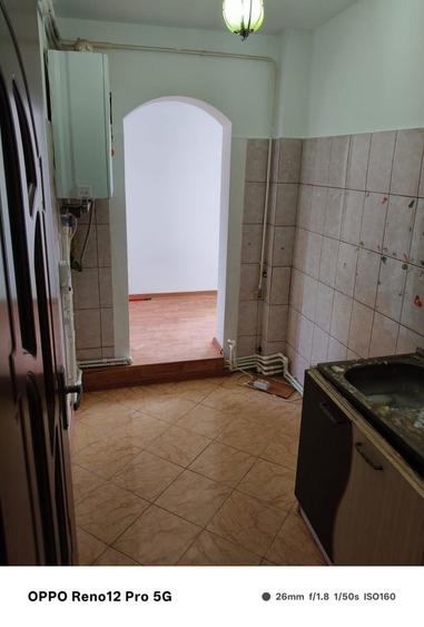 Apartament cu 4 camere semidecomandat în Central