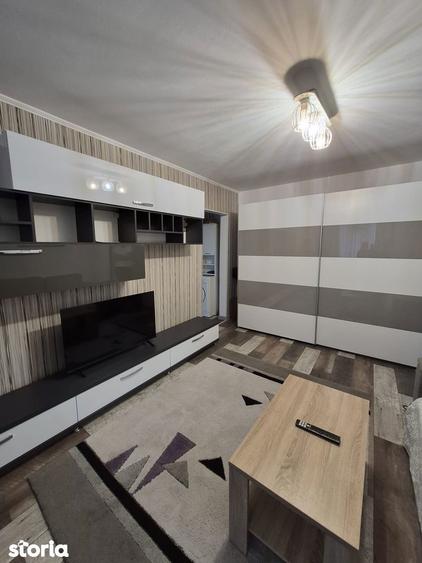 Apartament cu 2 camere semidecomandat în Craiovița Nouă