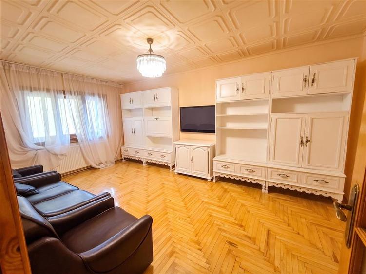 Apartament cu 3 camere decomandat, mobilat în Burdujeni